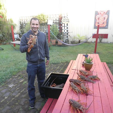 Bazil'S Backpackers Bbh Hostel & Surf School Westport Esterno foto