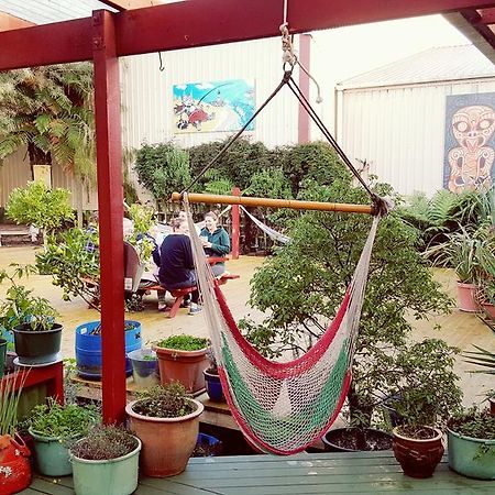 Bazil'S Backpackers Bbh Hostel & Surf School Westport Esterno foto