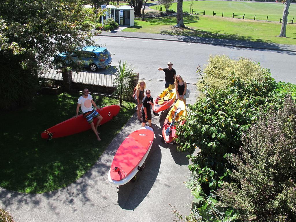 Bazil'S Backpackers Bbh Hostel & Surf School Westport Esterno foto
