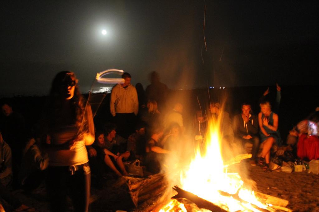 Bazil'S Backpackers Bbh Hostel & Surf School Westport Esterno foto