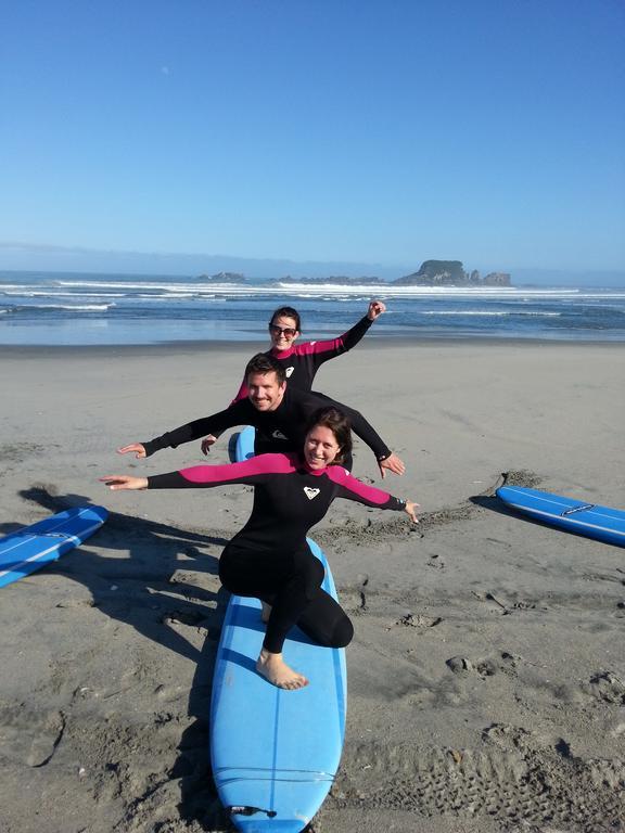 Bazil'S Backpackers Bbh Hostel & Surf School Westport Esterno foto