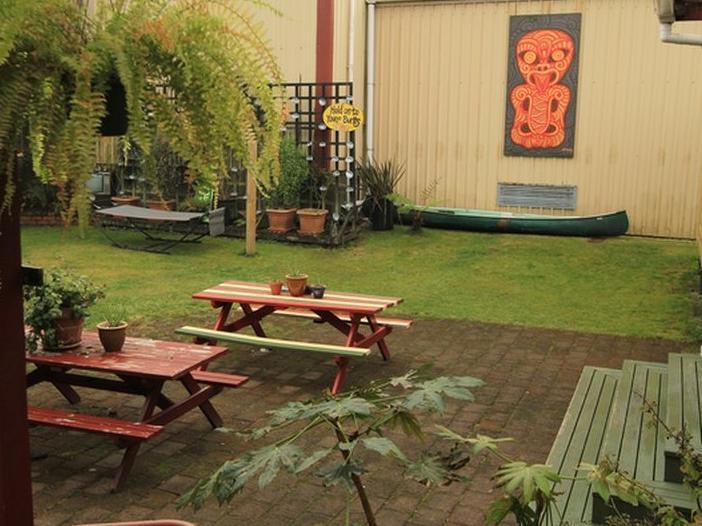 Bazil'S Backpackers Bbh Hostel & Surf School Westport Esterno foto