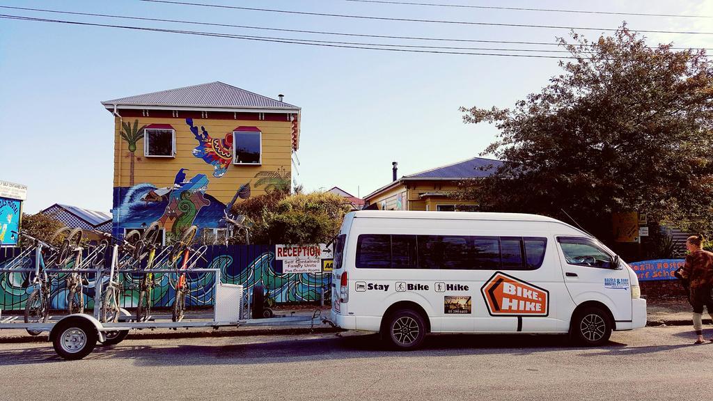 Bazil'S Backpackers Bbh Hostel & Surf School Westport Esterno foto