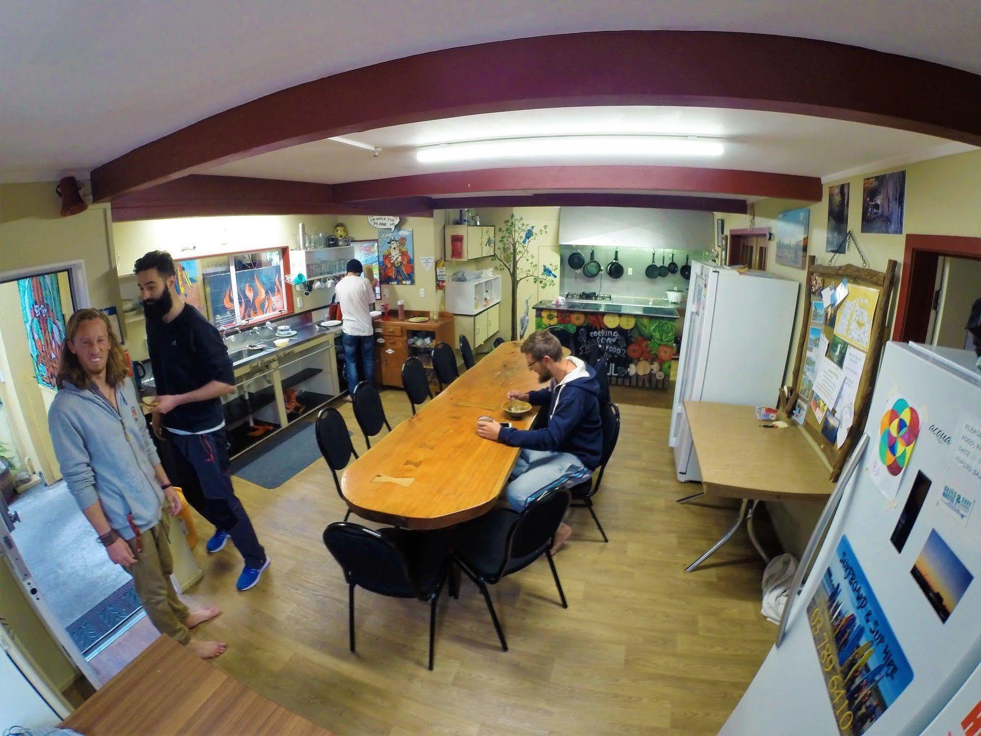 Bazil'S Backpackers Bbh Hostel & Surf School Westport Esterno foto