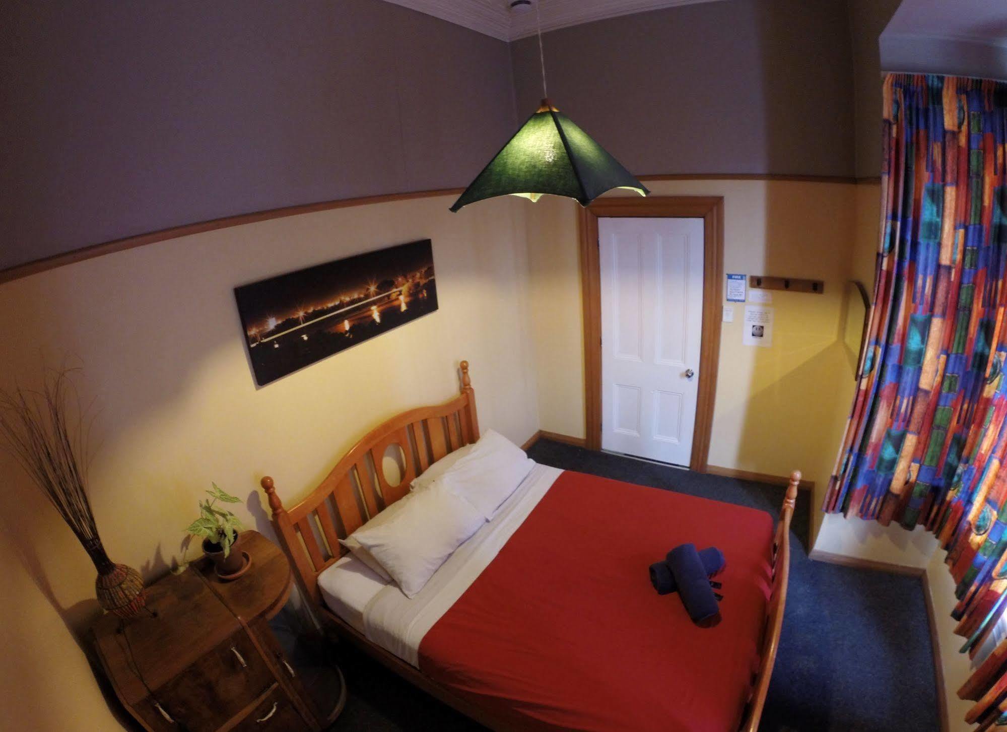 Bazil'S Backpackers Bbh Hostel & Surf School Westport Esterno foto