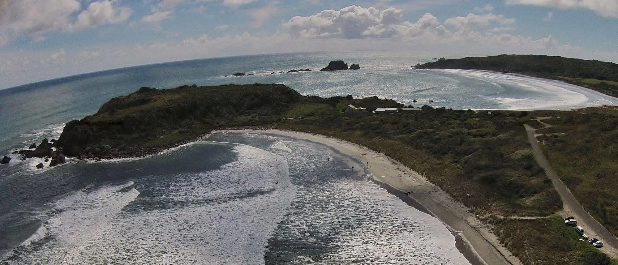 Bazil'S Backpackers Bbh Hostel & Surf School Westport Esterno foto