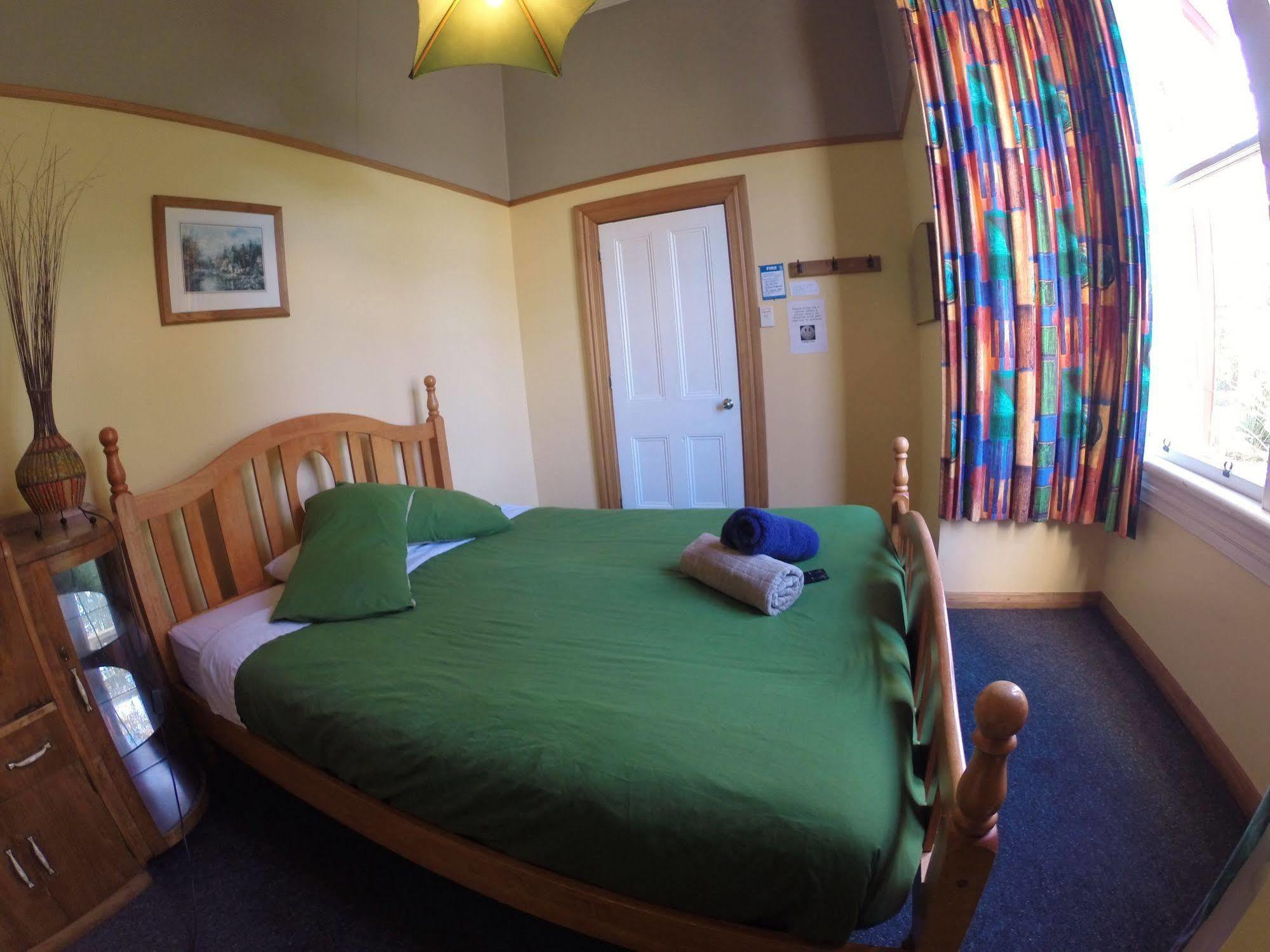 Bazil'S Backpackers Bbh Hostel & Surf School Westport Esterno foto