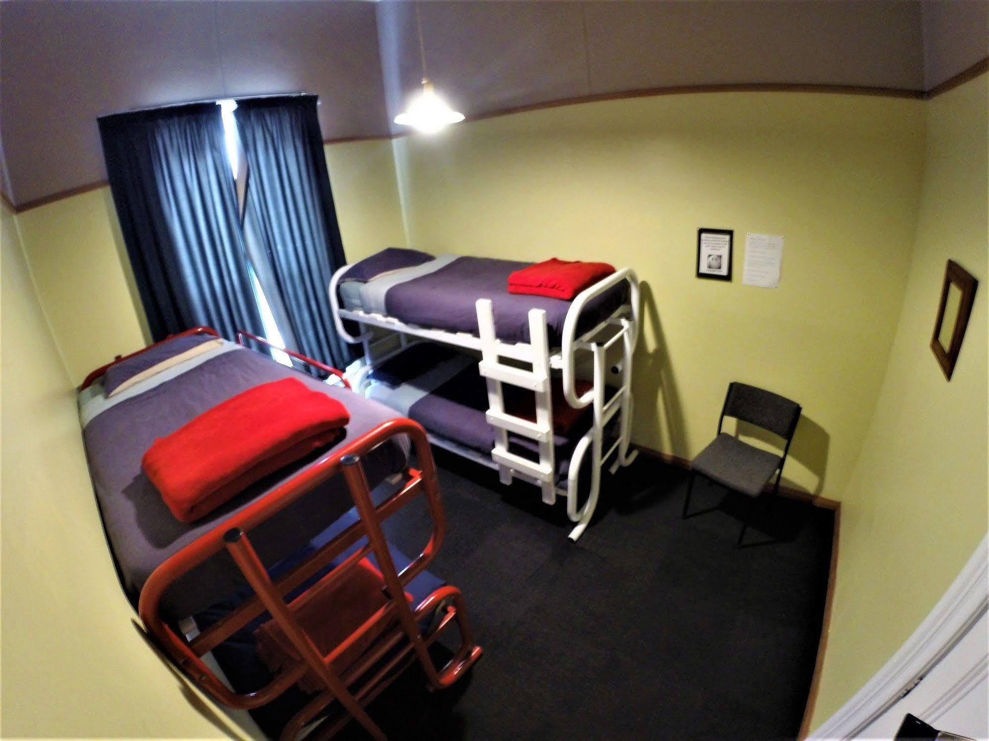 Bazil'S Backpackers Bbh Hostel & Surf School Westport Esterno foto
