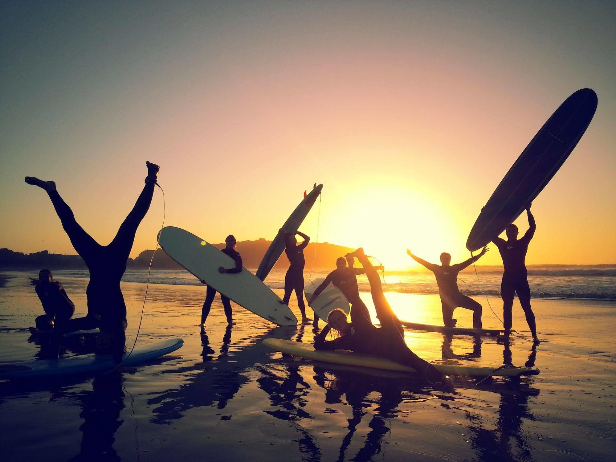 Bazil'S Backpackers Bbh Hostel & Surf School Westport Esterno foto