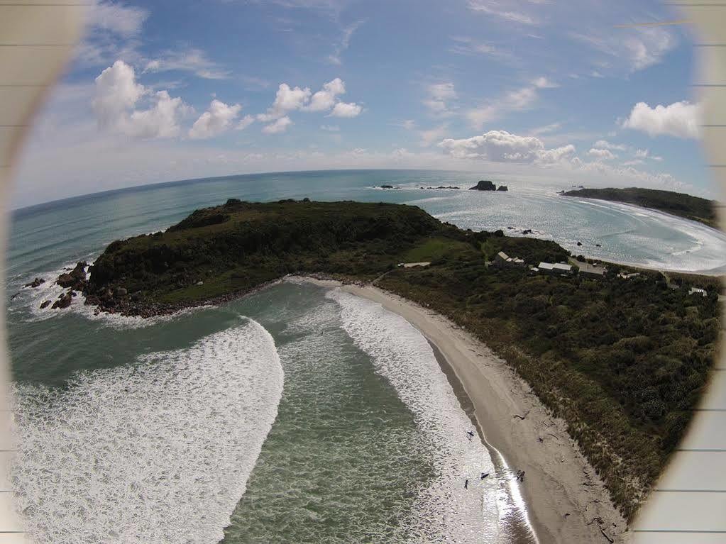Bazil'S Backpackers Bbh Hostel & Surf School Westport Esterno foto