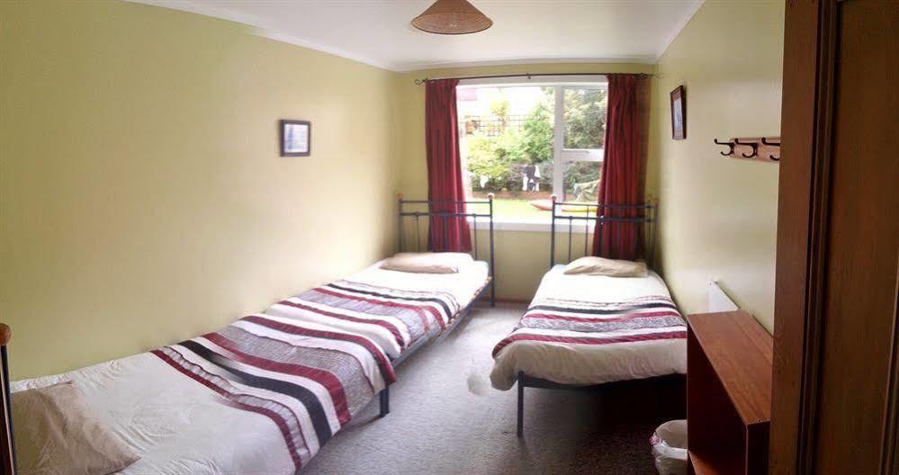 Bazil'S Backpackers Bbh Hostel & Surf School Westport Esterno foto